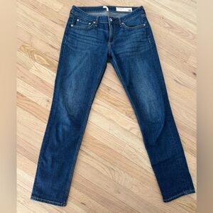 RAG and BONE DRE low rise boyfriend. SZ 26
Classic Blue Women's Jeans